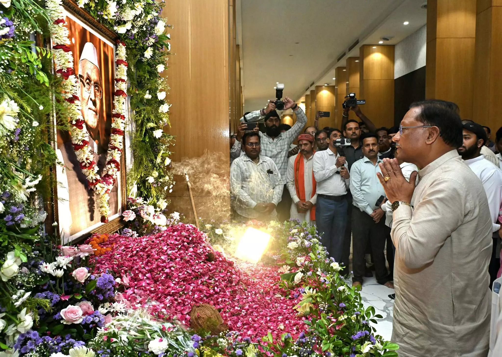 मुख्यमंत्री विष्णुदेव साय ने रामजीलाल अग्रवाल को दी विनम्र श्रद्धांजलि मुख्यमंत्री विष्णुदेव साय ने रामजीलाल अग्रवाल को दी विनम्र श्रद्धांजलि
