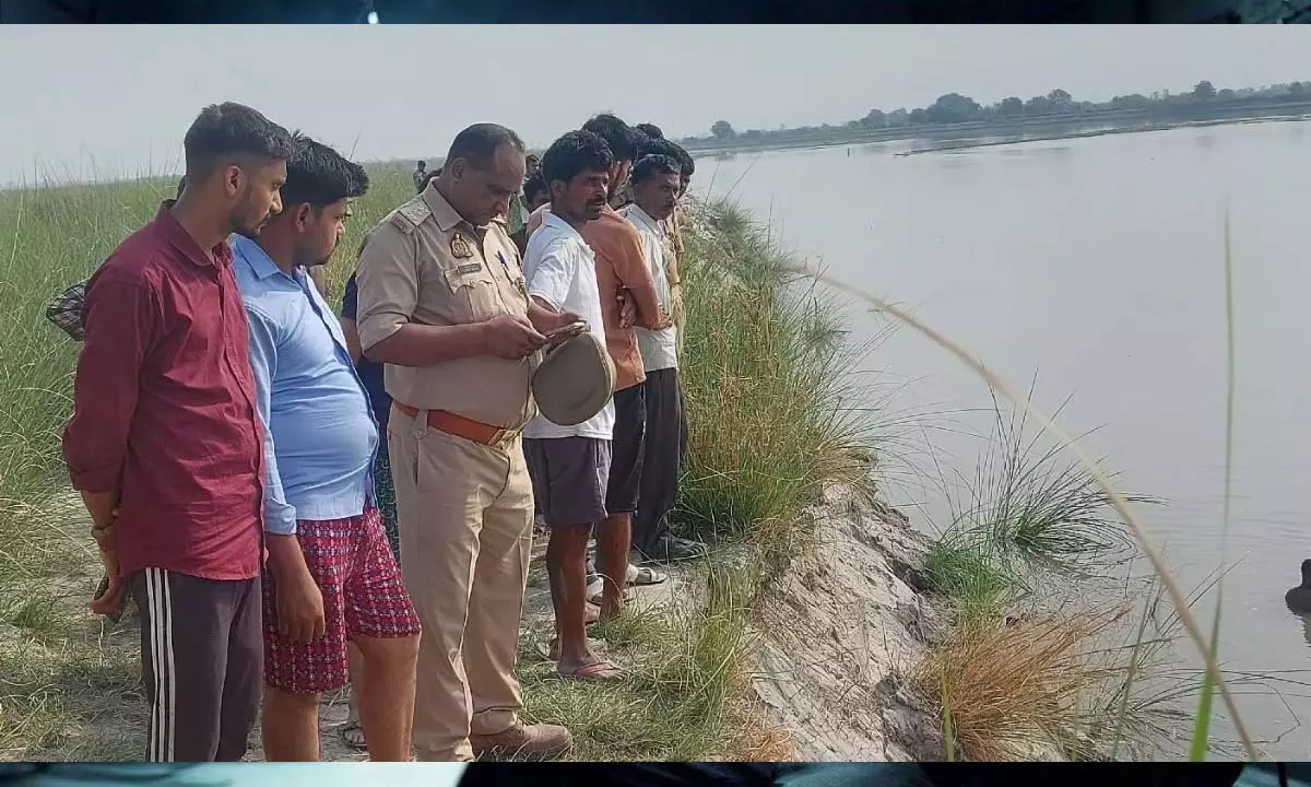 UP के फर्रुखाबाद में गंगा स्नान करते समय छह लोग डूबे, पांच की मौत; एक को बचाया UP के फर्रुखाबाद में गंगा स्नान करते समय छह लोग डूबे, पांच की मौत; एक को बचाया