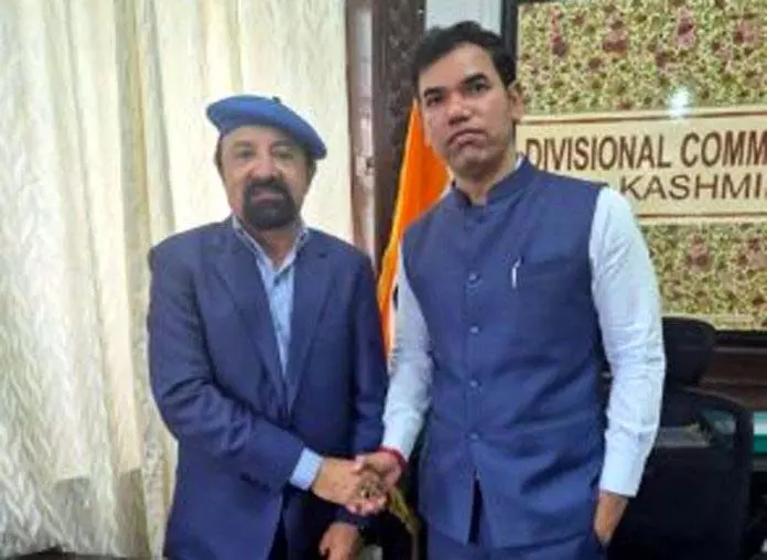 CEC कारगिल ने कश्मीर संभागीय आयुक्त से मुलाकात की CEC कारगिल ने कश्मीर संभागीय आयुक्त से मुलाकात की