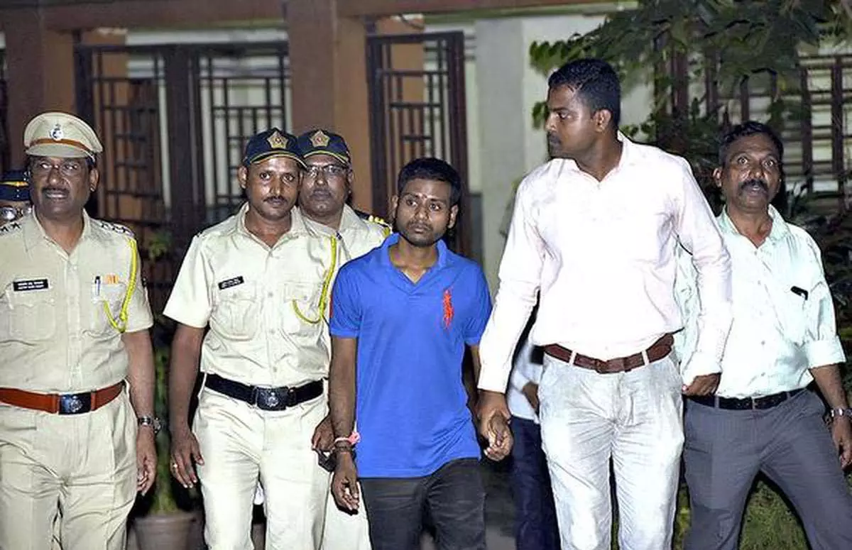 Delhi Crime: महिला जूनियर फिजियोथेरेपिस्ट से 20 लाख की ठगी , मुंबई में गिरफ्तार Delhi Crime: महिला जूनियर फिजियोथेरेपिस्ट से 20 लाख की ठगी , मुंबई में गिरफ्तार