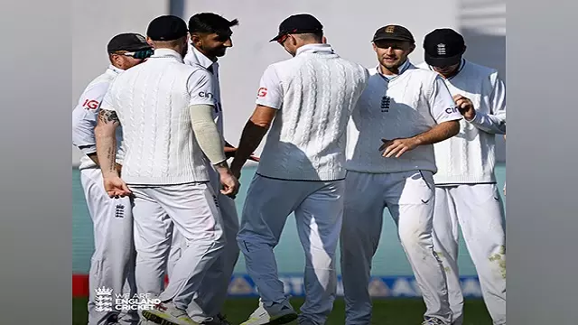 इंग्लैंड ने भारत के खिलाफ सीरीज के पहले मैच के लिए 14 सदस्यीय टीम की घोषणा की इंग्लैंड ने भारत के खिलाफ सीरीज के पहले मैच के लिए 14 सदस्यीय टीम की घोषणा की