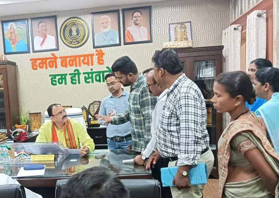 कॉल मी सर्विस का ठेका निरस्त कराने की मांग, स्वास्थ्य मंत्री से मिला कर्मचारी संघ कॉल मी सर्विस का ठेका निरस्त कराने की मांग, स्वास्थ्य मंत्री से मिला कर्मचारी संघ