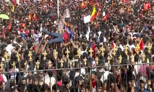 RCB की जीत के जश्न के दौरान बेंगलुरु में मची भगदड़ से अनुष्का शर्मा दुखी