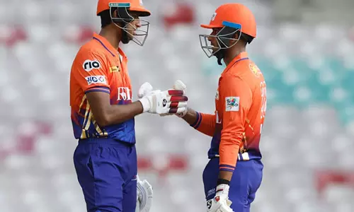 T20 Mumbai के पहले मैच में सोबो मुंबई फाल्कन्स के लिए आकाश पारकर ने जोरदार प्रदर्शन किया T20 Mumbai के पहले मैच में सोबो मुंबई फाल्कन्स के लिए आकाश पारकर ने जोरदार प्रदर्शन किया