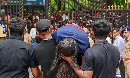 बेंगलुरू में भगदड़ में Tirupur की युवती की मौत