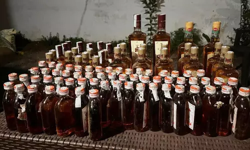 दुर्ग शहर के ढाबा में मध्यप्रदेश की विदेशी शराब, आबकारी विभाग ने की मारी रेड