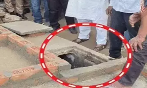 Pilibhit: सेप्टिक टैंक में उतरे तीन लोग, दम घुटने से दर्दनाक मौत Pilibhit: सेप्टिक टैंक में उतरे तीन लोग, दम घुटने से दर्दनाक मौत