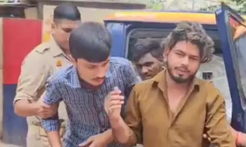 Muzaffarnagar: बेल्ट से हमला करने वाले तीन बाइक सवार पुलिस के हत्थे चढ़े Muzaffarnagar: बेल्ट से हमला करने वाले तीन बाइक सवार पुलिस के हत्थे चढ़े