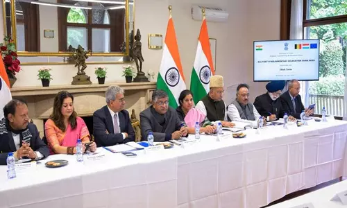 Ravi Shankar के नेतृत्व में सर्वदलीय प्रतिनिधिमंडल ने ब्रुसेल्स स्थित थिंक टैंकों के साथ बातचीत की Ravi Shankar के नेतृत्व में सर्वदलीय प्रतिनिधिमंडल ने ब्रुसेल्स स्थित थिंक टैंकों के साथ बातचीत की
