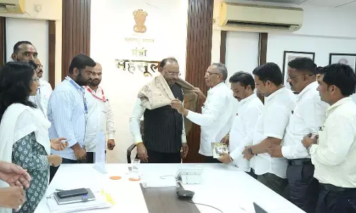 महाराष्ट्र सरकार द्वारा वेतन वृद्धि और सुधार का आश्वासन दिए जाने के बाद सर्वेक्षकों ने हड़ताल समाप्त की