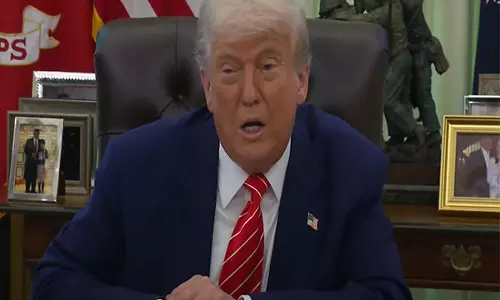 Trump ने 12 देशों से अमेरिका की यात्रा पर प्रतिबंध लगाने के आदेश पर हस्ताक्षर किए