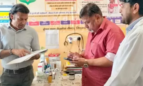 Shamli: स्वास्थ्य केंद्रों के निरीक्षण में डीएम का फोकस संस्थागत प्रसव पर