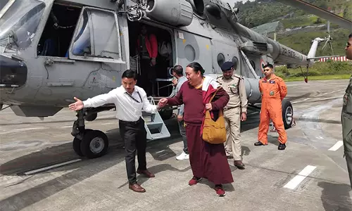 Sikkim: चाटन से पर्यटकों के पहले जत्थे को पाकयोंग हवाई अड्डे पर सफलतापूर्वक निकाला गया