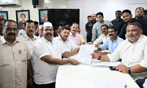 Maharashtra : मंत्री आकाश फुंडकर ने मुंबई में भाजपा प्रदेश कार्यालय में जनता दरबार लगाया