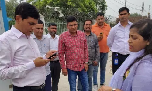 Greater Noida: सफाई में गड़बड़ी पर ग्रेटर नोएडा प्राधिकरण सख्त, ठेकेदार जुर्माने की जद में Greater Noida: सफाई में गड़बड़ी पर ग्रेटर नोएडा प्राधिकरण सख्त, ठेकेदार जुर्माने की जद में
