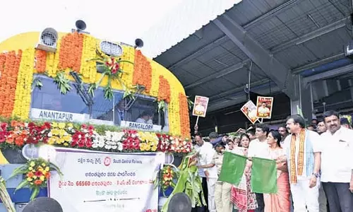 अनंतपुर-बेंगलुरु MEMU ट्रेन को हरी झंडी दिखाई गई