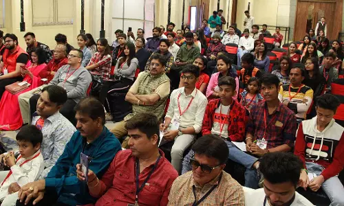 Indore : कार्टून कार्यशाला ने युवाओं को प्रेरित किया