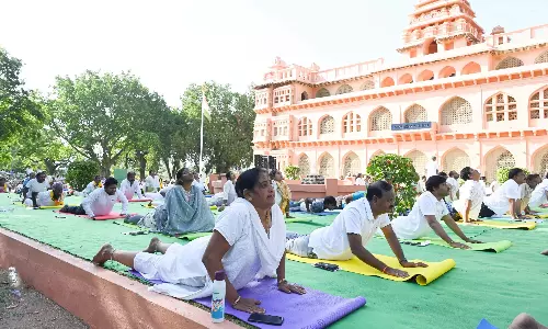 Yogandhra 2025: चंद्रगिरि किले में योग सत्र आयोजित किया Yogandhra 2025: चंद्रगिरि किले में योग सत्र आयोजित किया