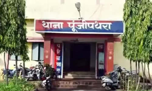 7 लाख का छड़ लेकर ट्रक ड्राइवर फरार, कारोबारी थाने पहुंचा 7 लाख का छड़ लेकर ट्रक ड्राइवर फरार, कारोबारी थाने पहुंचा