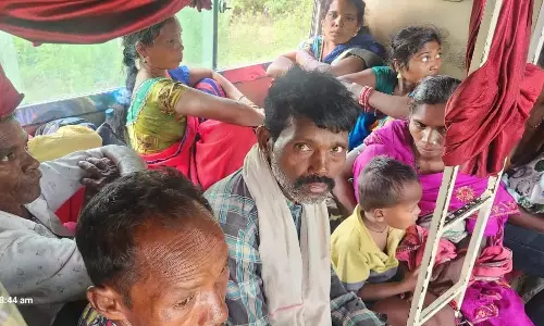 मलकानगिरी में RTO द्वारा रोकी गई भीड़भाड़ वाली बस के बाद 116 से अधिक प्रवासी श्रमिकों को बचाया गया मलकानगिरी में RTO द्वारा रोकी गई भीड़भाड़ वाली बस के बाद 116 से अधिक प्रवासी श्रमिकों को बचाया गया