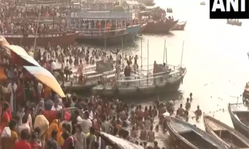 UP: गंगा दशहरा के अवसर पर श्रद्धालुओं ने पवित्र स्नान किया, मां गंगा की पूजा-अर्चना की