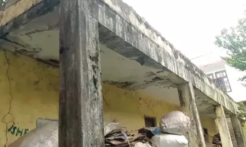 Rajouri: 15 साल से बंद स्कूल भवन, किराए के मकान में चल रही पढ़ाई