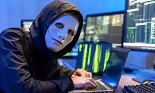 ऑनलाइन हवाई टिकट घोटाले में 8.8 लाख रुपये की ठगी करने के आरोप में ट्रैवल एजेंसी का कर्मचारी गिरफ्तार