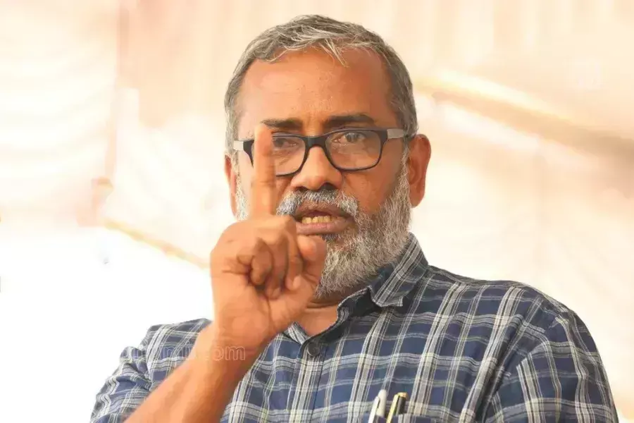 Kerala के कृषि मंत्री ने मंच पर भगवा ध्वज के साथ भारत माता की तस्वीर