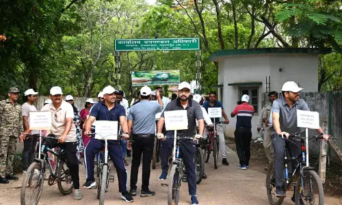 साइकिल रैली से कलेक्टर और डीएफओ ने दिया पर्यावरण बचाने का संदेश