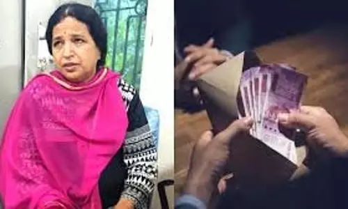 ओडिशा में महिला एएसआई रिश्वत लेते रंगे हाथ पकड़ी गई ओडिशा में महिला एएसआई रिश्वत लेते रंगे हाथ पकड़ी गई