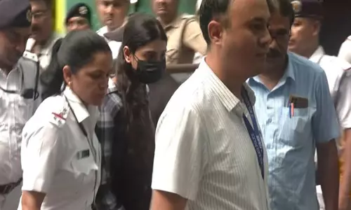 शर्मिष्ठा पनोली को अंतरिम जमानत, देश छोड़ने पर रोक लगाई गई, धार्मिक भावनाएं आहत करने का आरोप