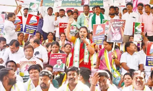 BRS  नेता कविता के धरने में शामिल नहीं हुए