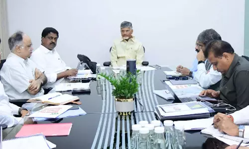 Naidu ने कहा- मार्गदर्शक 15 अगस्त तक 15 लाख गरीब परिवारों को गोद लेंगे