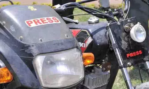 Palampur में ‘प्रेस’ स्टिकर का दुरुपयोग करने वाले फर्जी पत्रकारों पर कार्रवाई का आग्रह
