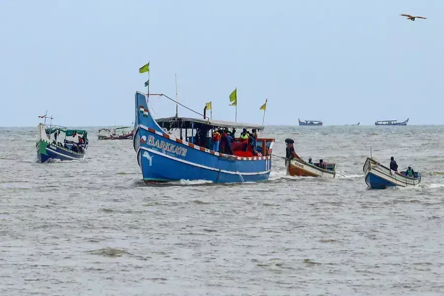 Kerala : 9 जून की मध्य रात्रि से कोझिकोड में ट्रॉलिंग पर प्रतिबंध सख्त उपाय लागू Kerala : 9 जून की मध्य रात्रि से कोझिकोड में ट्रॉलिंग पर प्रतिबंध सख्त उपाय लागू