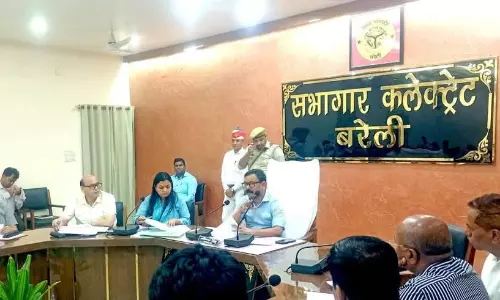 Bareilly: जिस गांव से सबसे अधिक शिकायतें, वहां अफसर जाएं: डीएम अविनाश सिंह
