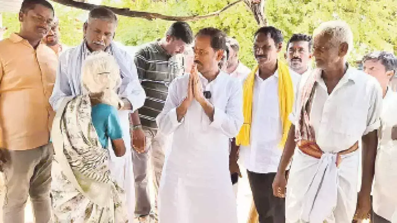 Andhra: कादिरी विधायक ने मन इंतिकी मन विधायक लॉन्च किया Andhra: कादिरी विधायक ने मन इंतिकी मन विधायक लॉन्च किया