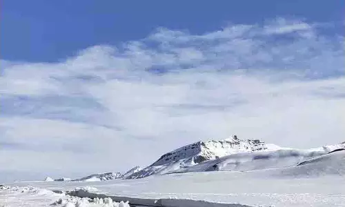 Rohtang road अवरुद्ध होने से बारालाचा की ओर स्थानांतरण शुरू Rohtang road अवरुद्ध होने से बारालाचा की ओर स्थानांतरण शुरू