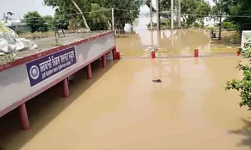Jalandhar: शिक्षकों ने बाढ़ प्रभावित स्कूलों में सुरक्षित भंडारण कक्ष की मांग की Jalandhar: शिक्षकों ने बाढ़ प्रभावित स्कूलों में सुरक्षित भंडारण कक्ष की मांग की