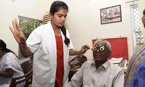 Telangana में उम्र से संबंधित दूरदृष्टिता तेजी से बढ़ रही