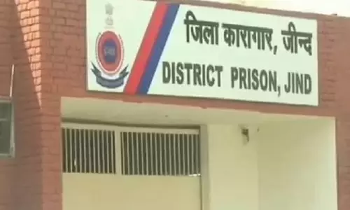 Jind: जेल में सुरक्षा चूक, मुलाकाती ने हवालाती को दी स्मैक Jind: जेल में सुरक्षा चूक, मुलाकाती ने हवालाती को दी स्मैक