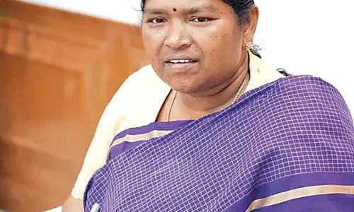 रोजगार गारंटी कार्य में तेजी लाई जाए: Minister Seethakka