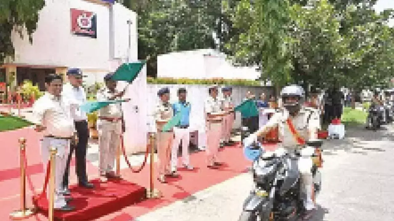 Andhra: वाल्टेयर डिवीजन ने नई मोटरसाइकिलों के साथ आरपीएफ गश्त को मजबूत किया Andhra: वाल्टेयर डिवीजन ने नई मोटरसाइकिलों के साथ आरपीएफ गश्त को मजबूत किया