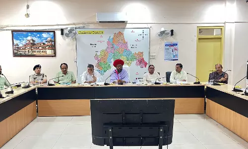 Jhalawar: बजट घोषणाओं व फ्लैगशिप योजनाओं की समीक्षा की बैठक
