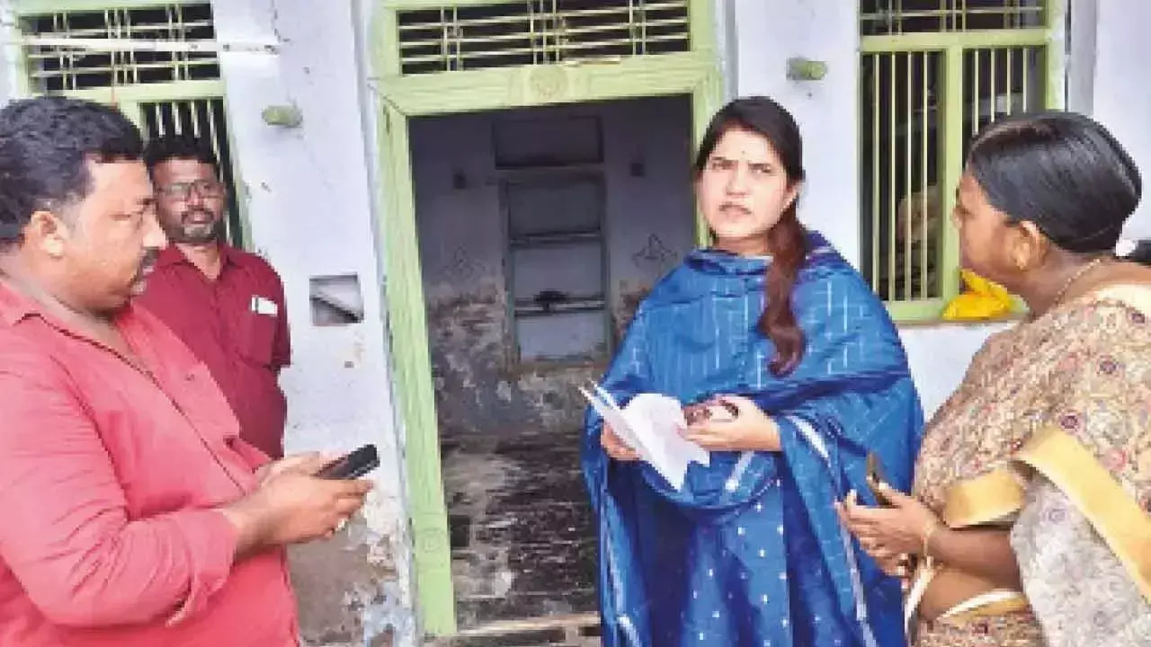 Andhra: बुजुर्गों, बिस्तर पर पड़े लोगों को उनके घर तक आवश्यक वस्तुएं पहुंचाएं