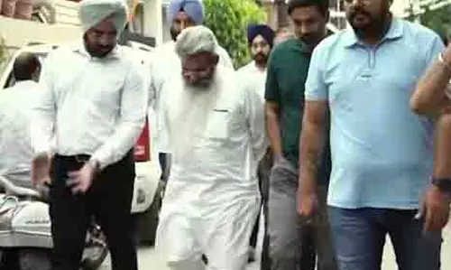 Ludhiana: उपचुनाव के उम्मीदवार प्रचार के लिए सोशल मीडिया का इस्तेमाल कर रहे Ludhiana: उपचुनाव के उम्मीदवार प्रचार के लिए सोशल मीडिया का इस्तेमाल कर रहे
