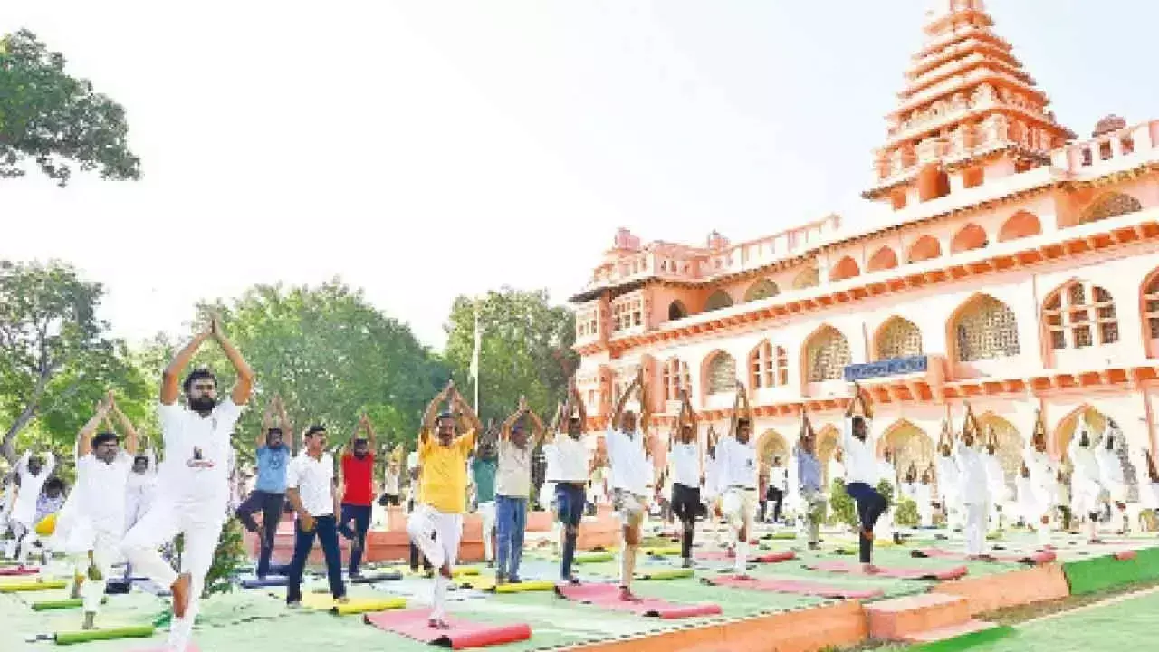 Andhra: चंद्रगिरि किले में योग का विरासत से मिलन