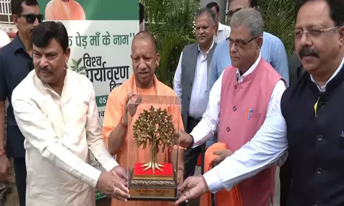 योगी आदित्यनाथ ने पौधारोपण किया, गंगा दशहरा और विश्व पर्यावरण दिवस की शुभकामनाएं दीं