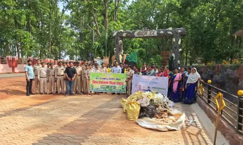 स्वच्छता अभियान और पौधरोपण कार्यक्रम का किया गया आयोजन स्वच्छता अभियान और पौधरोपण कार्यक्रम का किया गया आयोजन