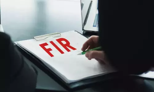 चिन्नास्वामी स्टेडियम भगदड़ में 11 की मौत, RCB फ्रेंचाइजी समेत कई पर FIR दर्ज
